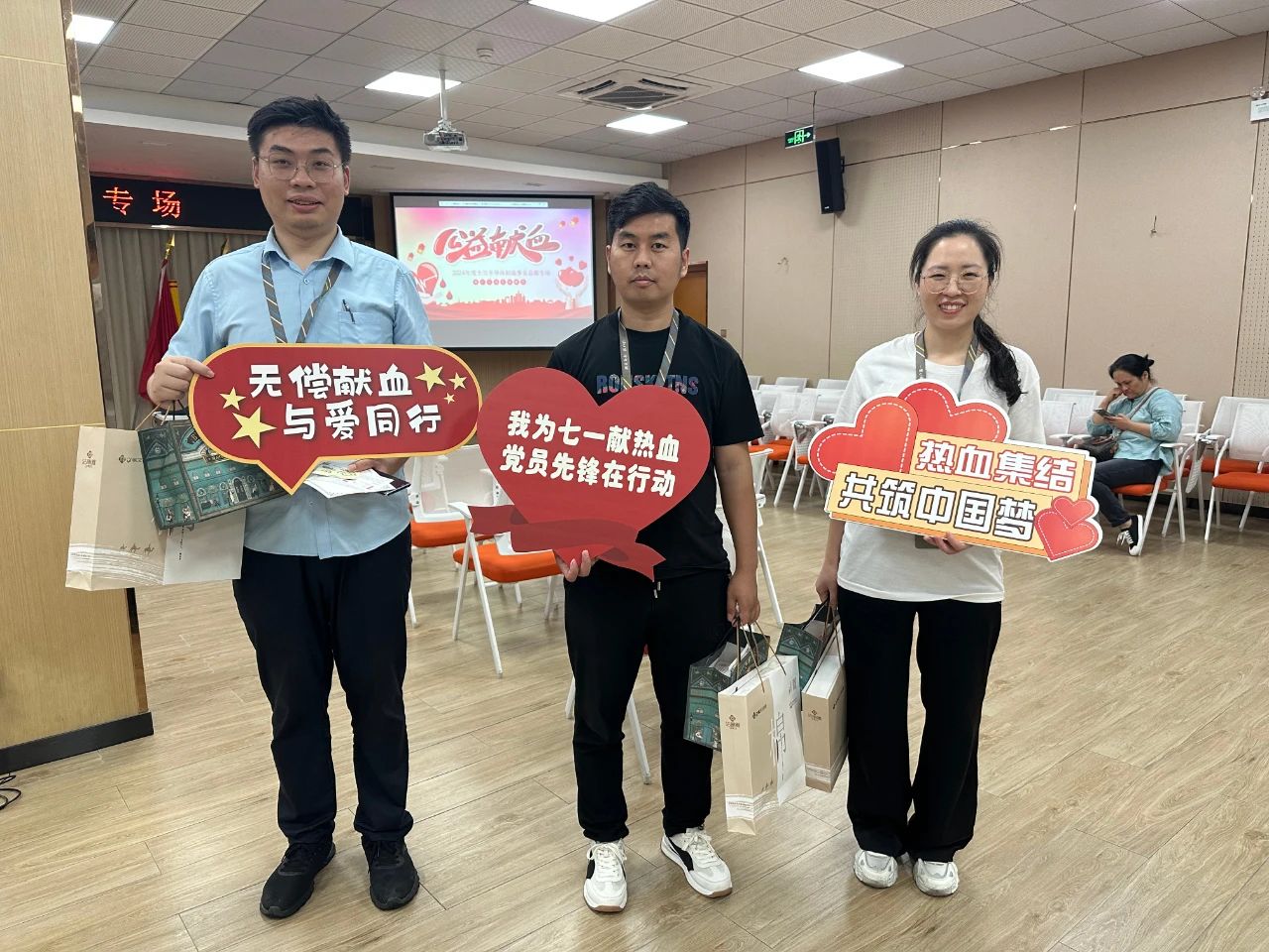 制造事業總部杭州區舉辦2024年第九屆“迎七一 獻熱血”無償獻血活動